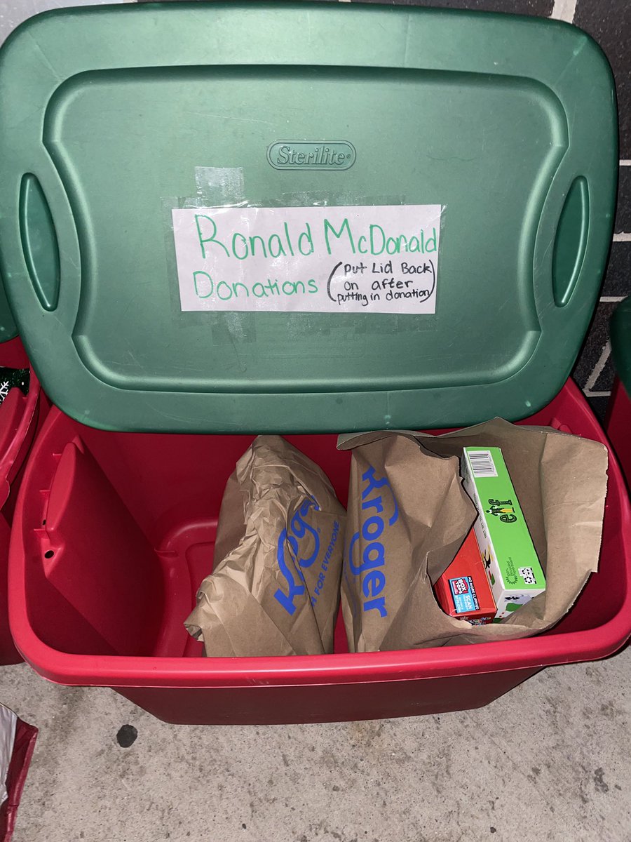 LOnhs's tweet photo. NHS Member Donations to Ronald McDonald House, House of Hope, and handwritten cards and letters, and snowflakes. Tis the season for giving. #serviceoverself @LkOrionHS @LkOrionSchools https://t.co/iM5NsZOcTI