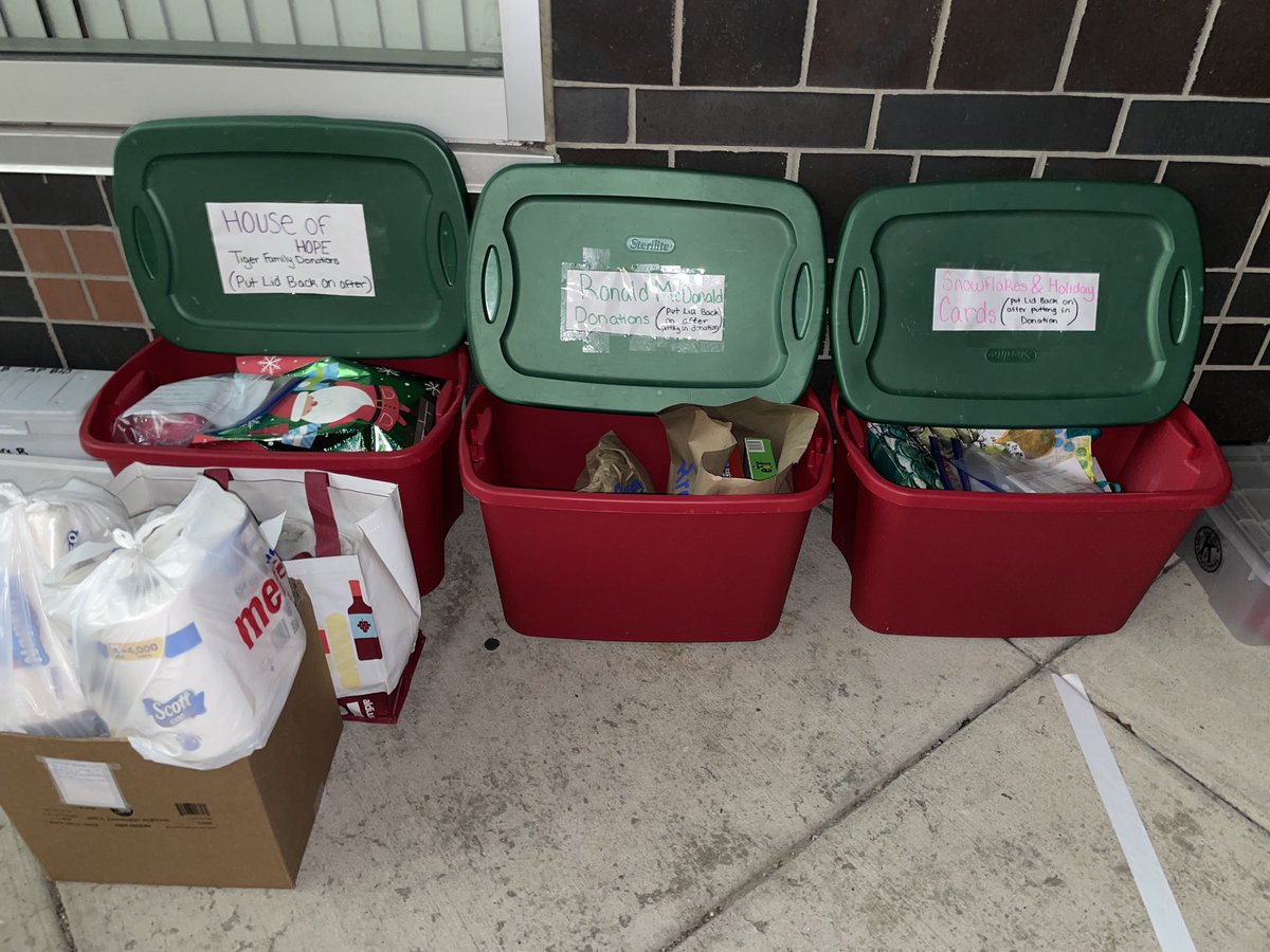 LOnhs's tweet photo. NHS Member Donations to Ronald McDonald House, House of Hope, and handwritten cards and letters, and snowflakes. Tis the season for giving. #serviceoverself @LkOrionHS @LkOrionSchools https://t.co/iM5NsZOcTI
