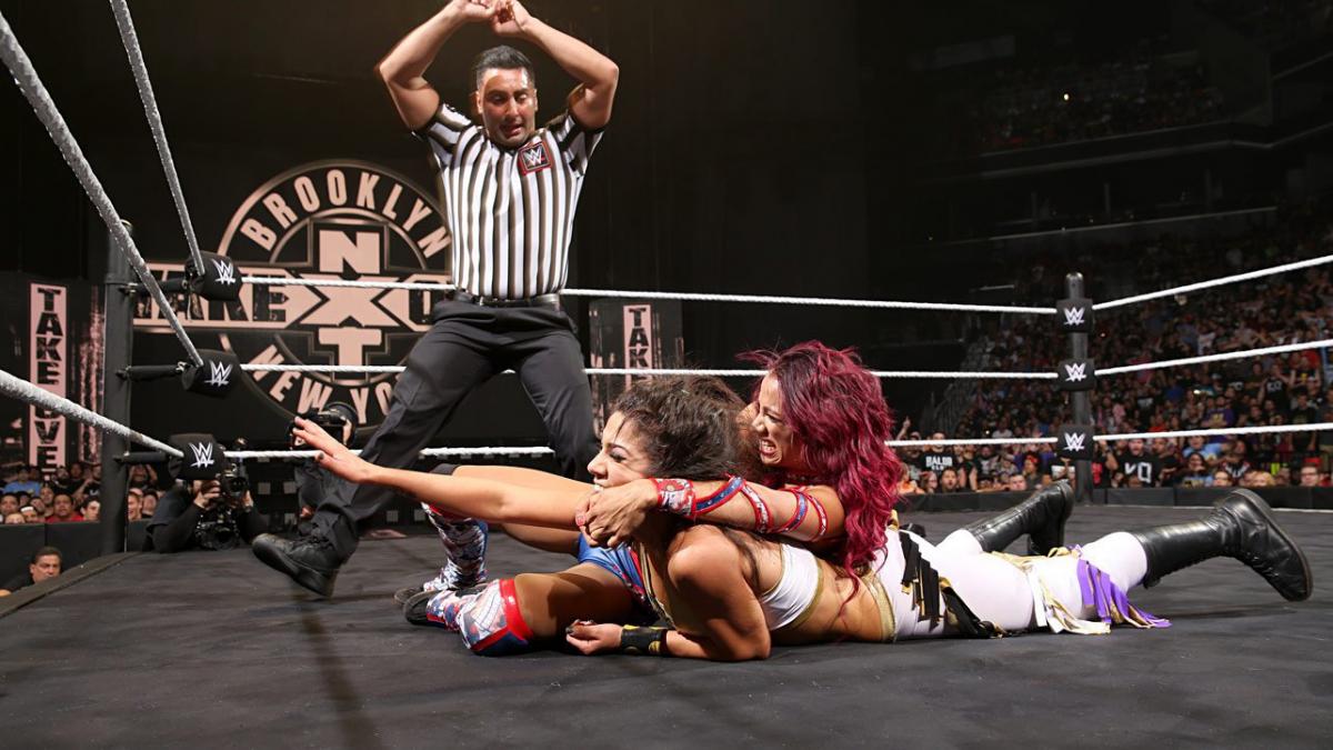 1 - Sasha Banks vs Bayley [NXT Takeover: Brooklyn] [22/08/2015]