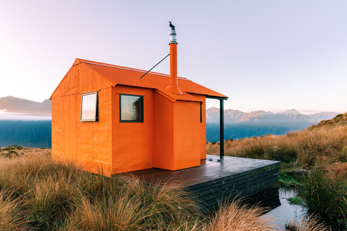 austinsills's tweet photo. The most colorful hut hidden in New Zealand’s Southern Alps ⛰ https://t.co/vMZzlCkI5M