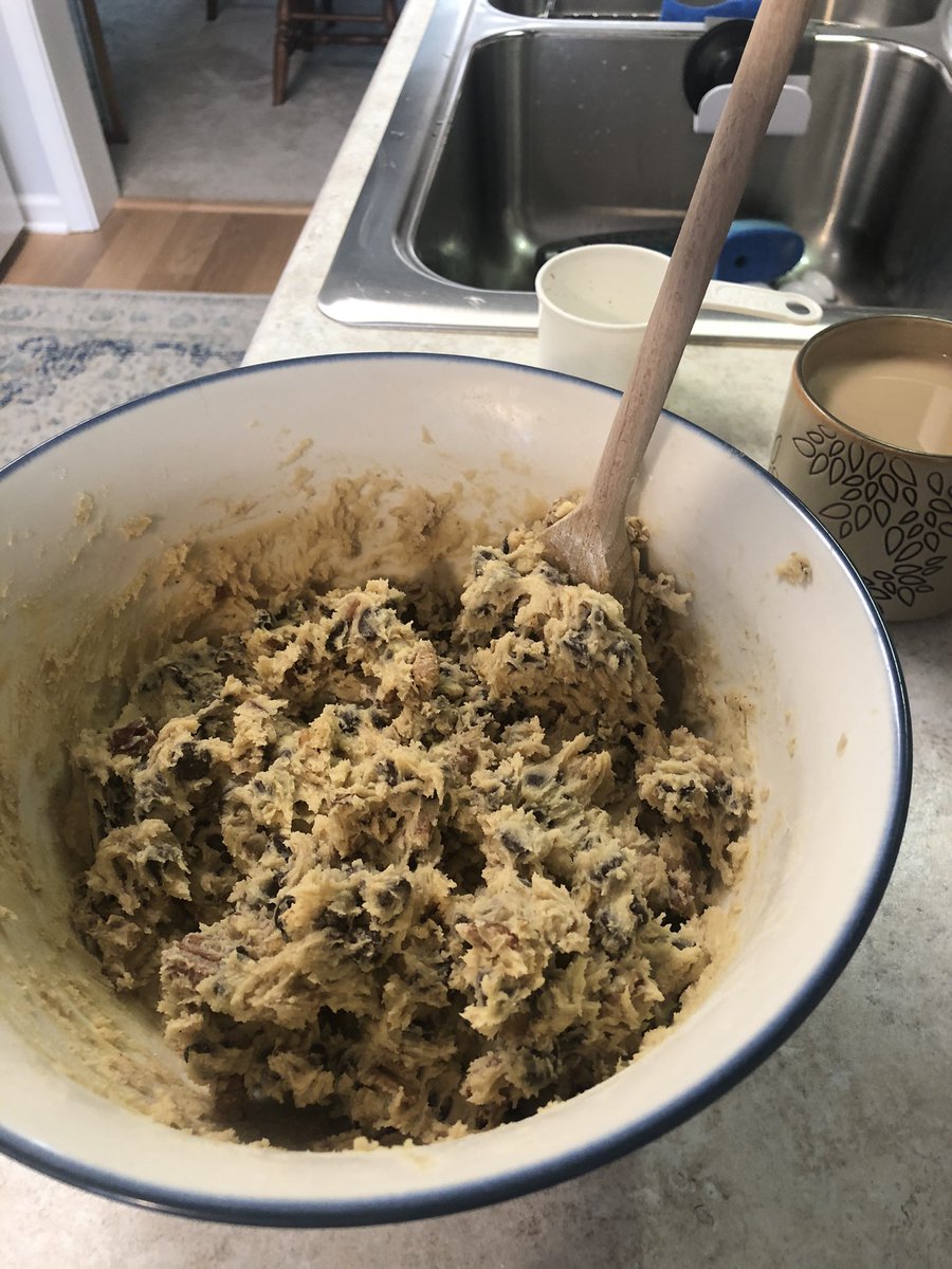 leslielehner's tweet photo. My mom and I did our annual cookie bake on my grandmother’s birthday! 🥳 @Falcons_Skip and @carlinconaway say the chocolate chips 🍪 are the best! We need @MrsGilchristVB &amp; Emory to weigh in! 🎁❤️ #12daysofStallionSpirit #StallionStrong https://t.co/0Z33nIRnnj