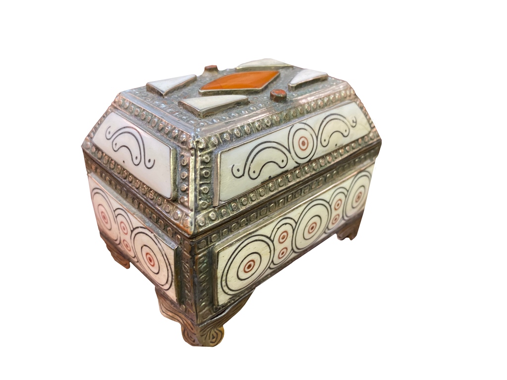 ClutterAntiques's tweet image. 1960s Moroccan Inlaid Box

l8r.it/6jhp

#clutterantiques #moroccanbox #inlaidbox #stonebox #antiquebox #morrocan #antiquemalldallas #sniderplazaantiques #interiordesign #dallasinteriors #chairish #chairishseller 
#shopdallas #dallasvintage #dallas