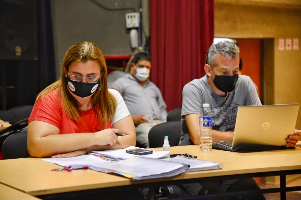 alegrejorgep's tweet photo. Junto a gremios estatales UPCP, UPCN Y ATE continuamos avanzando en los consensos necesarios para la aprobación e instrumentación del Convenio Colectivo de Trabajo para el sector que permita generar las condiciones necesarias para brindar un servicio público de calidad. https://t.co/ivQawM8IXO