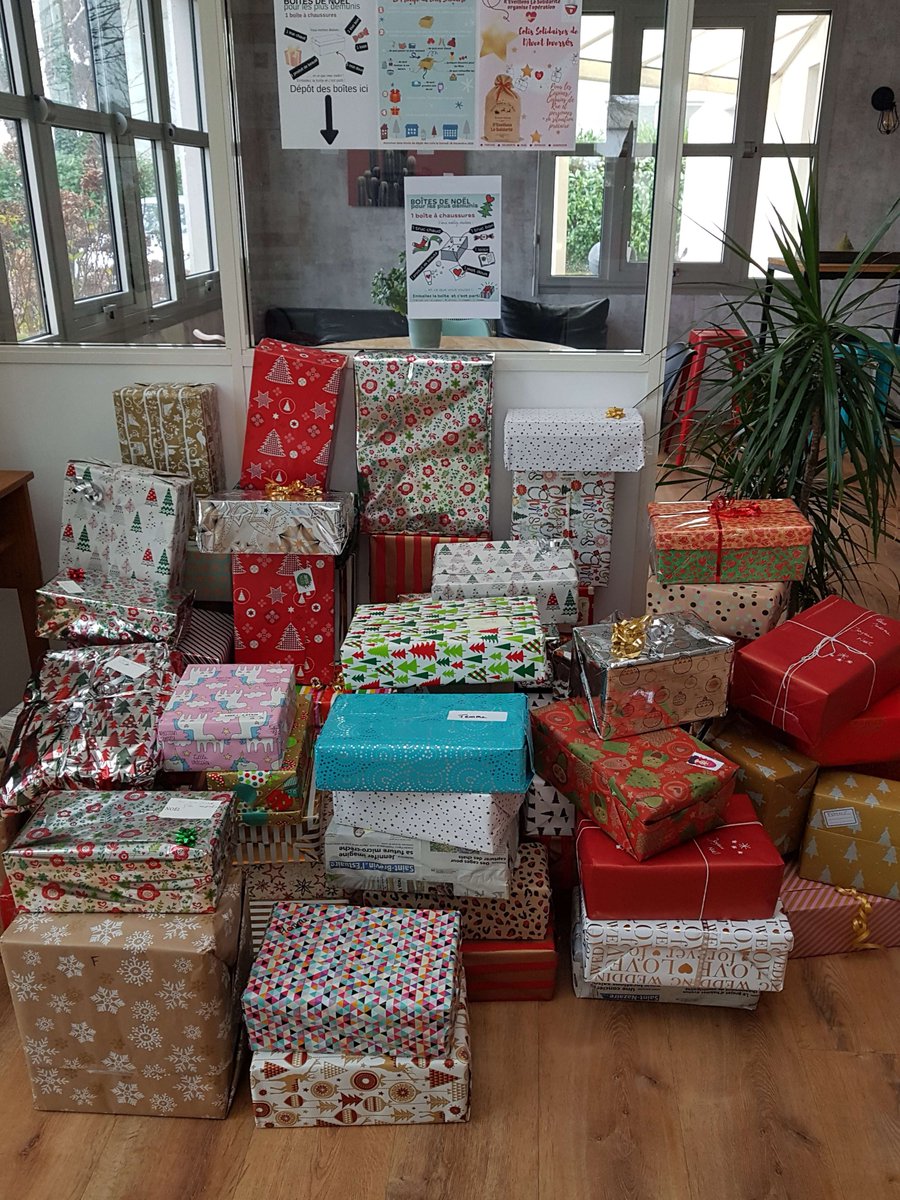 [ #solidarité ] Un grand merci à toutes et tous pour eux ! 
#Noel  pour les démunis.
 Voici toutes les boites réunies grâce à la mobilisations des coworkers de La Ruche et des salariés des entreprises résidentes <a href="/glevenetis/">Vénétis</a> #saintnaire et voisines <a href="/Cabinet_Auditia/">Auditia</a> <a href="/Move_Rent/">Move & Rent</a> ...