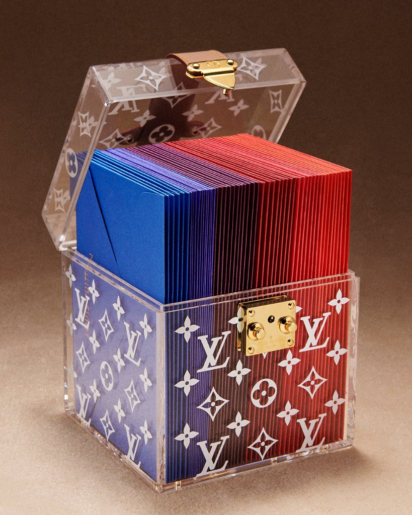 X 上的Louis Vuitton：「A handwritten gesture. #LouisVuitton offers a range of  gifts for everyone on your holiday list. See the #LVGifts selection at    / X