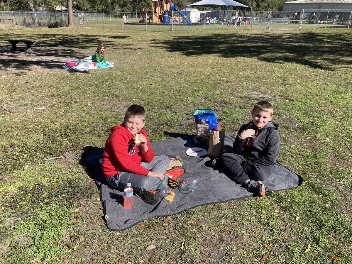 AndreaAltman2's tweet photo. Ms. Blomeley’s MSO class met for a picnic and the students were excited to see each other live and in person, 6 feet away of course @KaraSmucker @atblomeley https://t.co/bWQnzmlyhF