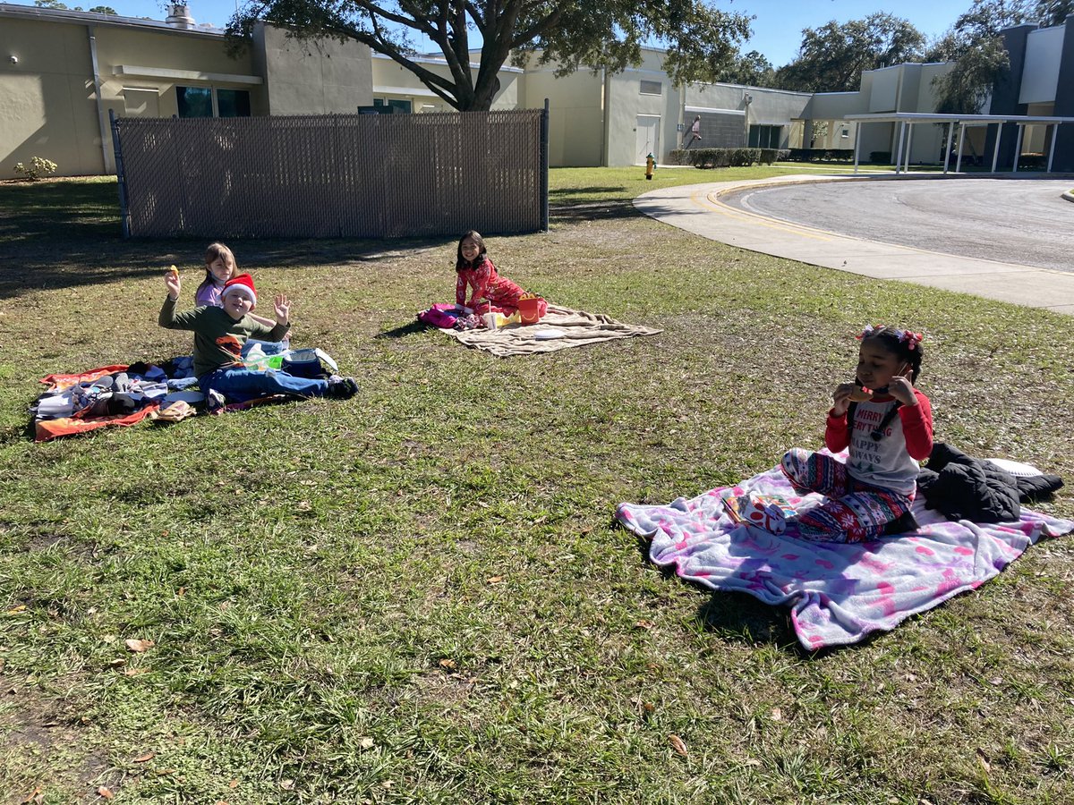 AndreaAltman2's tweet photo. Ms. Blomeley’s MSO class met for a picnic and the students were excited to see each other live and in person, 6 feet away of course @KaraSmucker @atblomeley https://t.co/bWQnzmlyhF