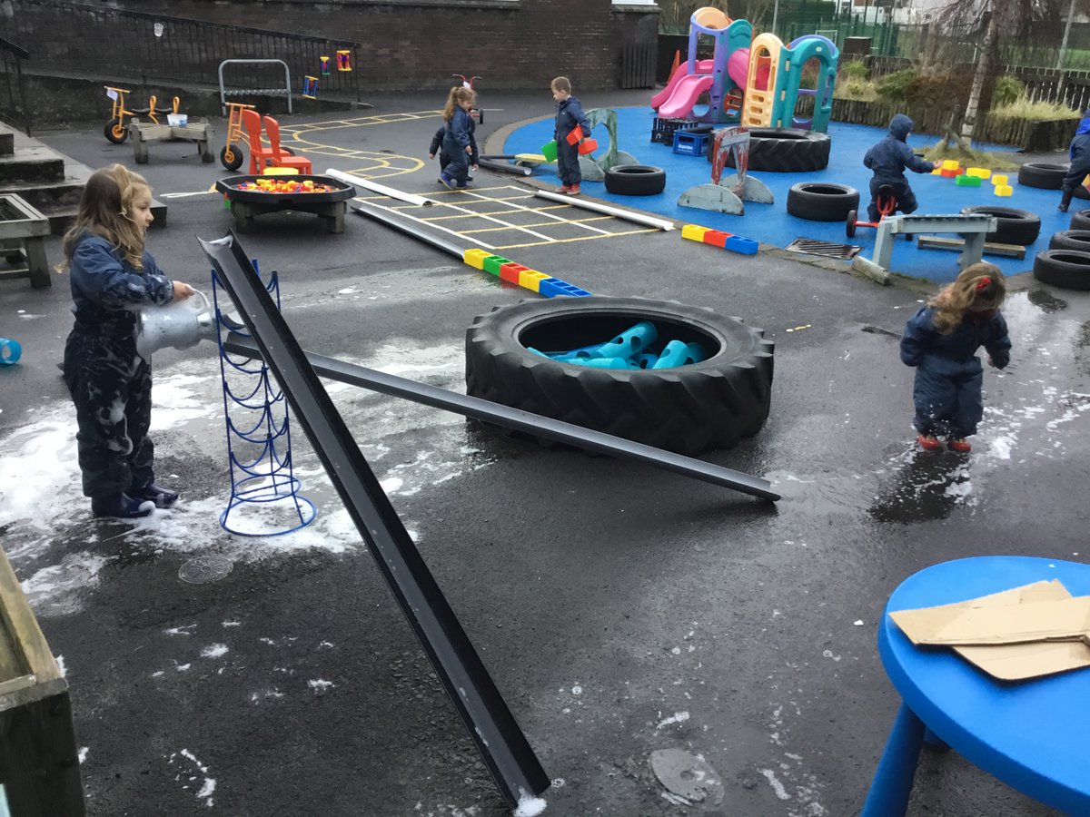 SkelmorlieSch's tweet photo. We had lots of fun outdoors today using our senses to explore the bubbles and making puddles for our friends to splash in! #messyisfun https://t.co/Oh7DP91dPR
