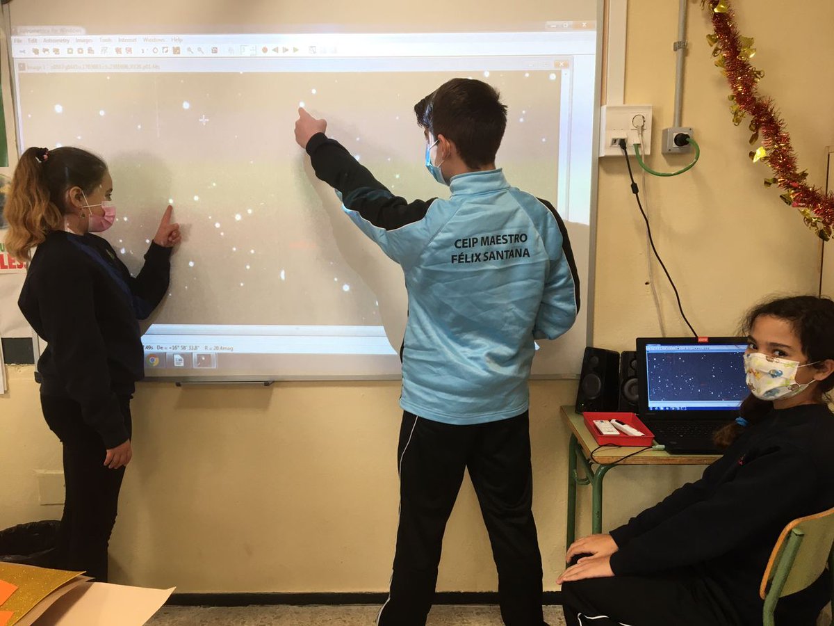 EducacionGobC's tweet photo. 🌍🌍🌍Estudiantes de Canarias descubren nuevos asteroides. Treinta centros públicos de Primaria y Secundaria participan en esta iniciativa de la Consejería de Educación, en colaboración con la Asociación astronómica Henrietta Swan Leavitt. 

https://t.co/MXRcLai5kd https://t.co/AOWXyztmbo