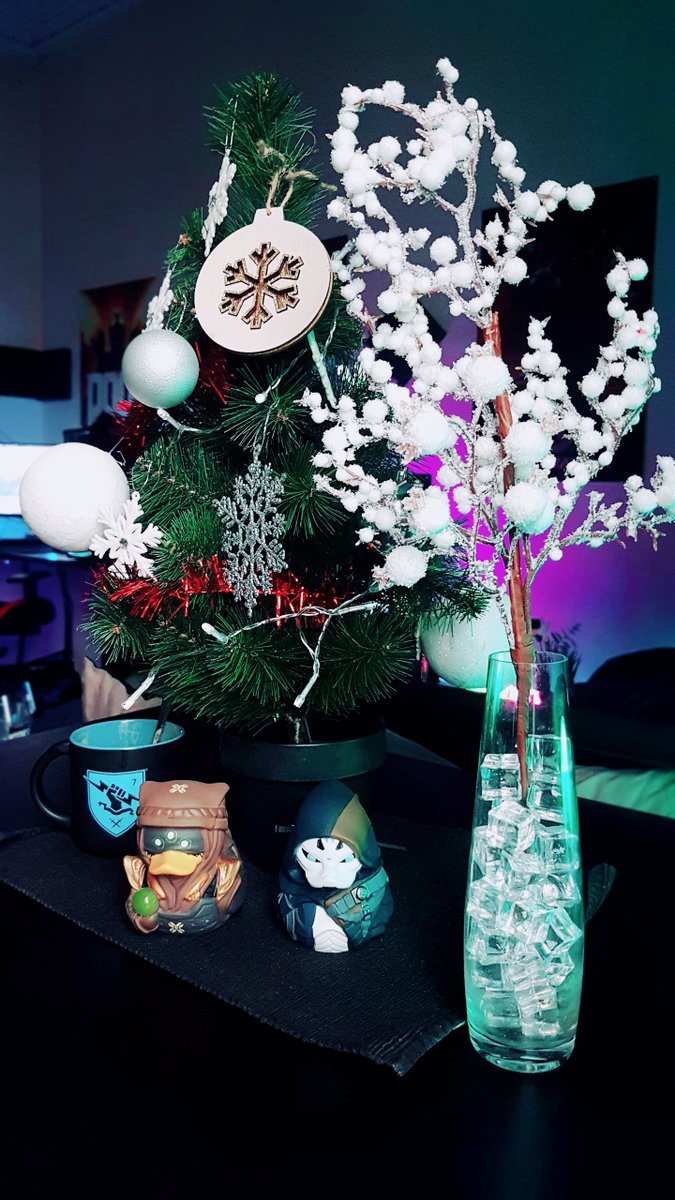 Alexcunha666's tweet photo. #Destiny2  alegrándome la Navidad con regalitos

¡Muchísimas gracias a Bungie, @bestvisionpr y @destinygamees!

El "hielo" queda genial para los jarrones 😊 https://t.co/oIfIcRK3ns
