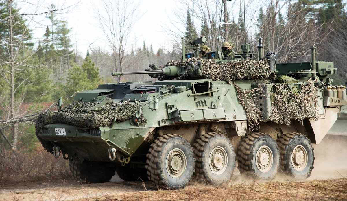 4CdnDiv4DivCA's tweet photo. Notre année où nous sommes la Division en état de préparation élevé continue!
Jusqu’en juillet, la 4e Div CA va continuer d’être #LaDiv de l’ @Armeecanadienne responsable pour soutenir les opérations expéditionnaires tout en demeurant #FortsFiersPrêts pour le Canada à la maison. https://t.co/XSHdQvre7N