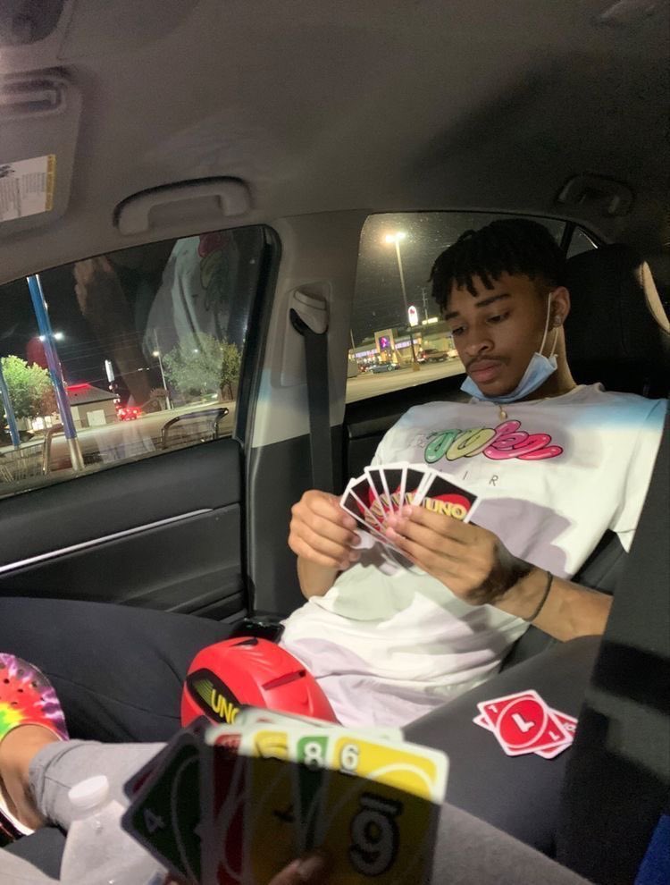 aamgkz's tweet photo. Les dates en voiture c'est trop sous côté https://t.co/xkDSKFBPcE