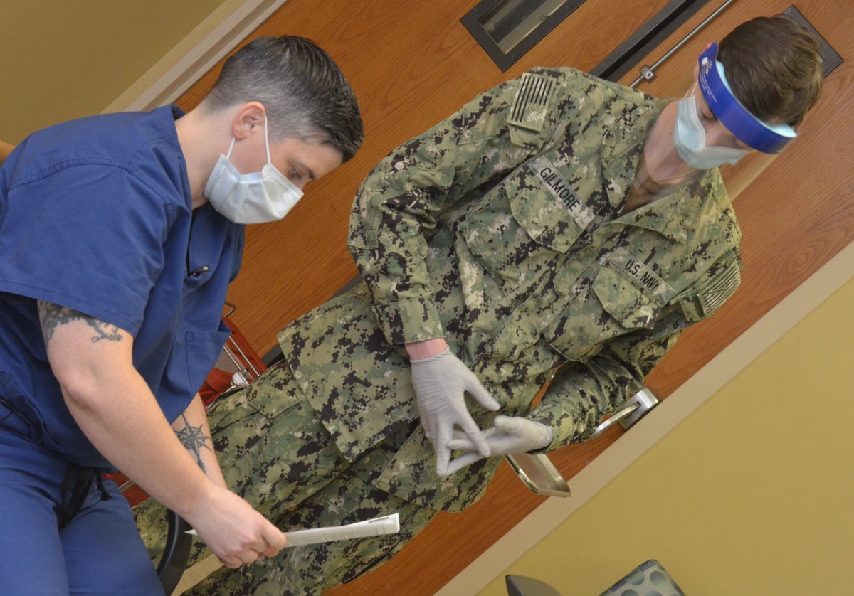 Naval Hospital Jacksonville begins giving COVID-19 vaccine to on-base healthcare personnel and first responders. Read more... dvidshub.net/news/385343/sh…