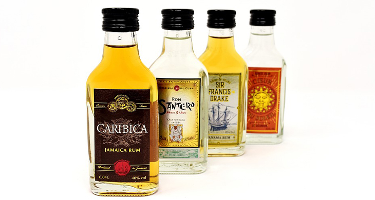 PineapplePassp1's tweet photo. Transport yourself the the beaches of the #Caribbean with a deep dive into the history of rum! Super interesting article from @RWLeGuanahani featuring @RhumRoomStBarth https://t.co/nlwujjfLSZ https://t.co/4KfctQWAXs