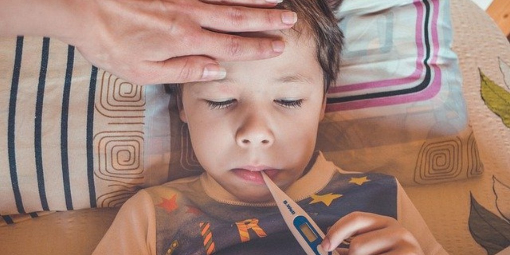 CHEO's tweet photo. Does your child have a new symptom such as fever, cough, vomiting, belly pain, ear ache, or runny nose? You can see a doctor within 24 hours at the #COVID19 #KidsComeFirst Care Clinic, located at Brewer Park Arena. Learn more: https://t.co/hrLQz0I7SM https://t.co/F1nn1KZ0ws