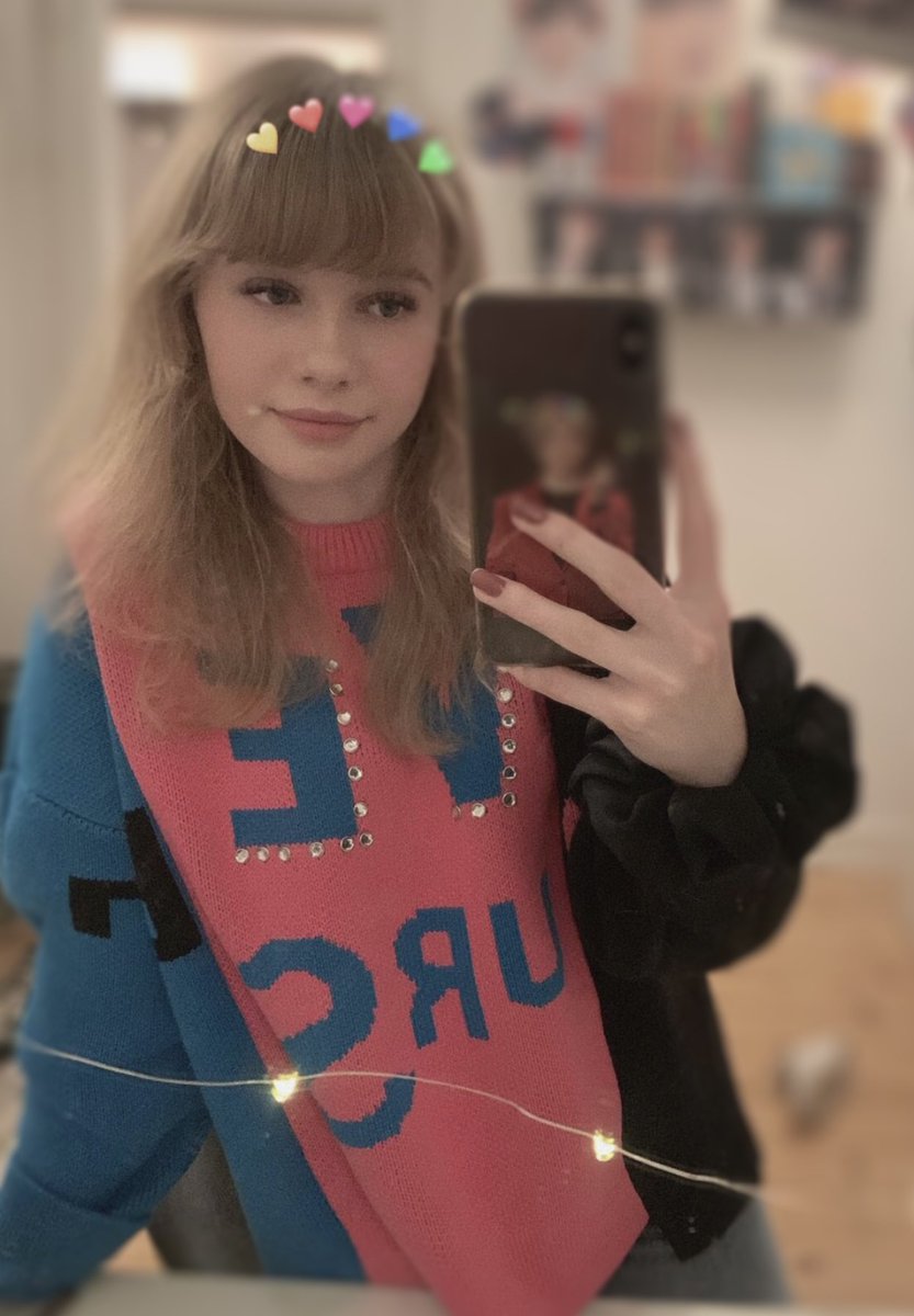 Josephinerelli1's tweet photo. Matching 💙💗 #AtinySelcaDay #ateez #ATINYDAY https://t.co/tPg07fCuZj