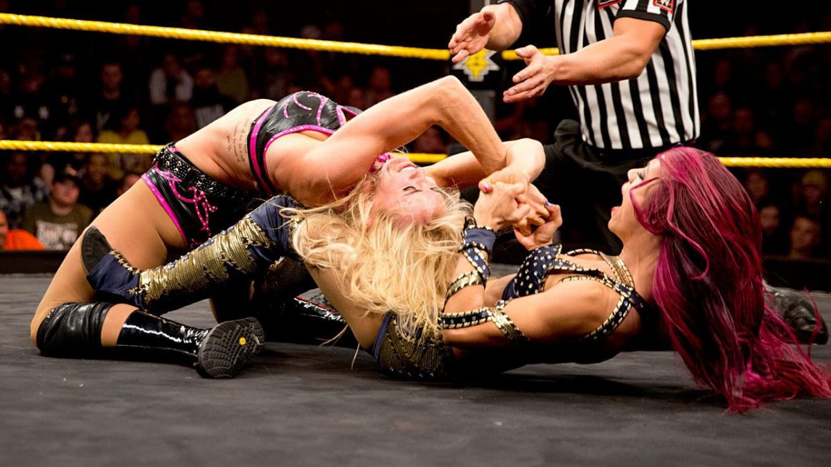 50 - Sasha Banks vs Charlotte Flair [NXT] [04/03/2015]1/4