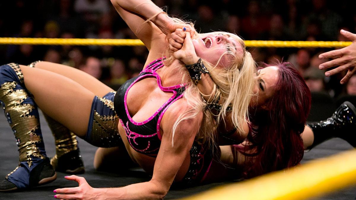 50 - Sasha Banks vs Charlotte Flair [NXT] [04/03/2015]1/4