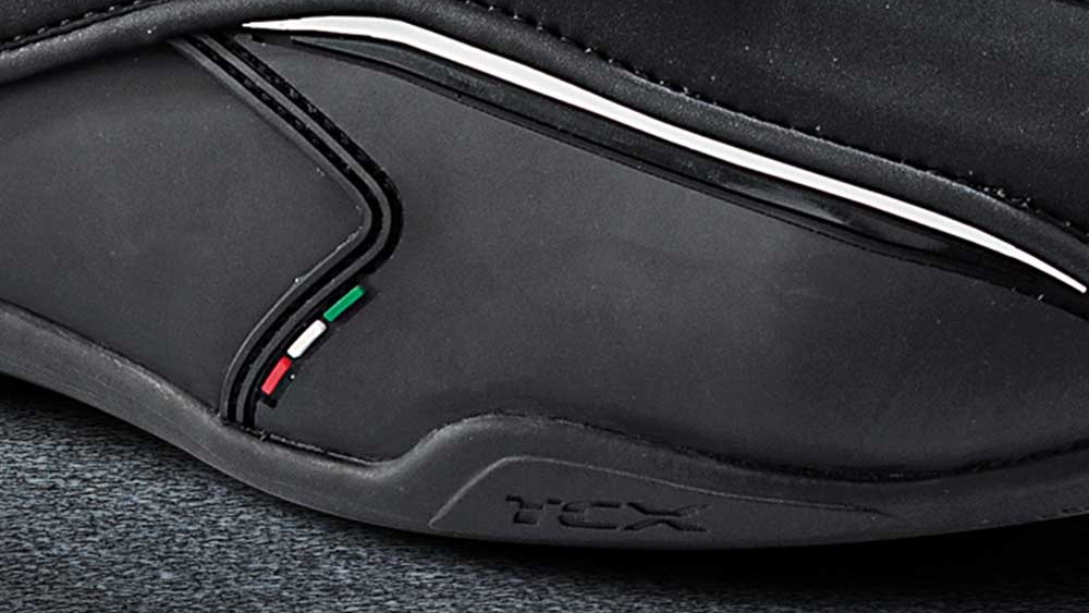 Master your performance and live each ride to the fullest with ZETA WP. ➡️bit.ly/3mEgNqK

#TCXBoots #FocusOnBoots #moto #bike #motorbike #motorcycle #motoshoes #motoboots #motosneakers #mototgear #safety