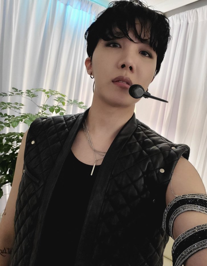 A thread of  #HOSEOK being his beautiful self!  Enjoy!   #JHOPE  #HOBI  #BTS  #BTSARMY  #JUNGHOSEOK  @BTS_twt