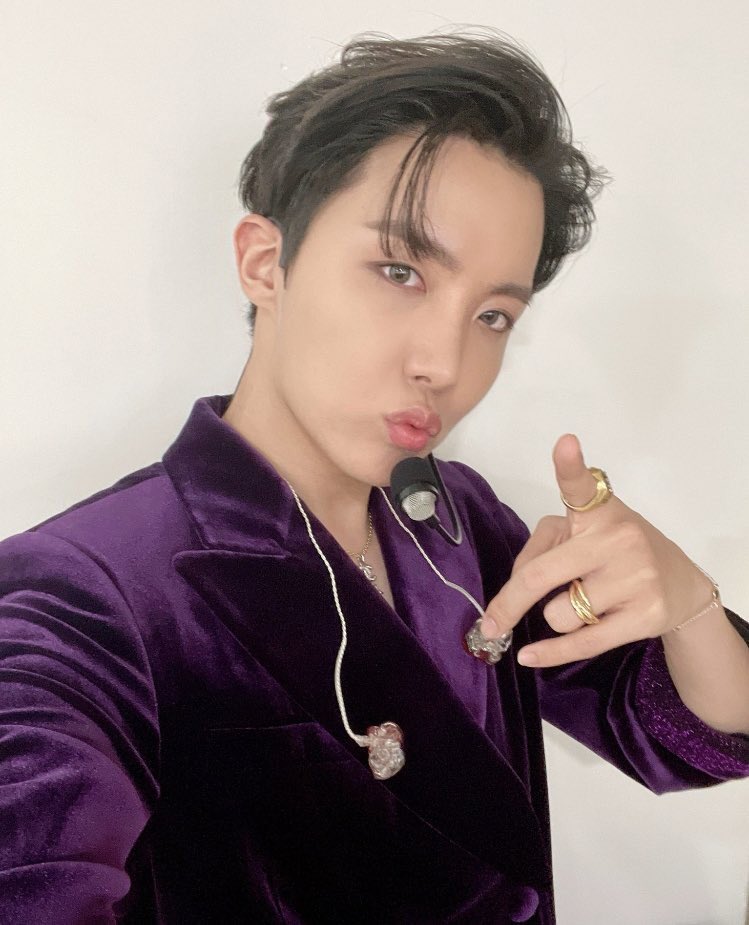A thread of  #HOSEOK being his beautiful self!  Enjoy!   #JHOPE  #HOBI  #BTS  #BTSARMY  #JUNGHOSEOK  @BTS_twt