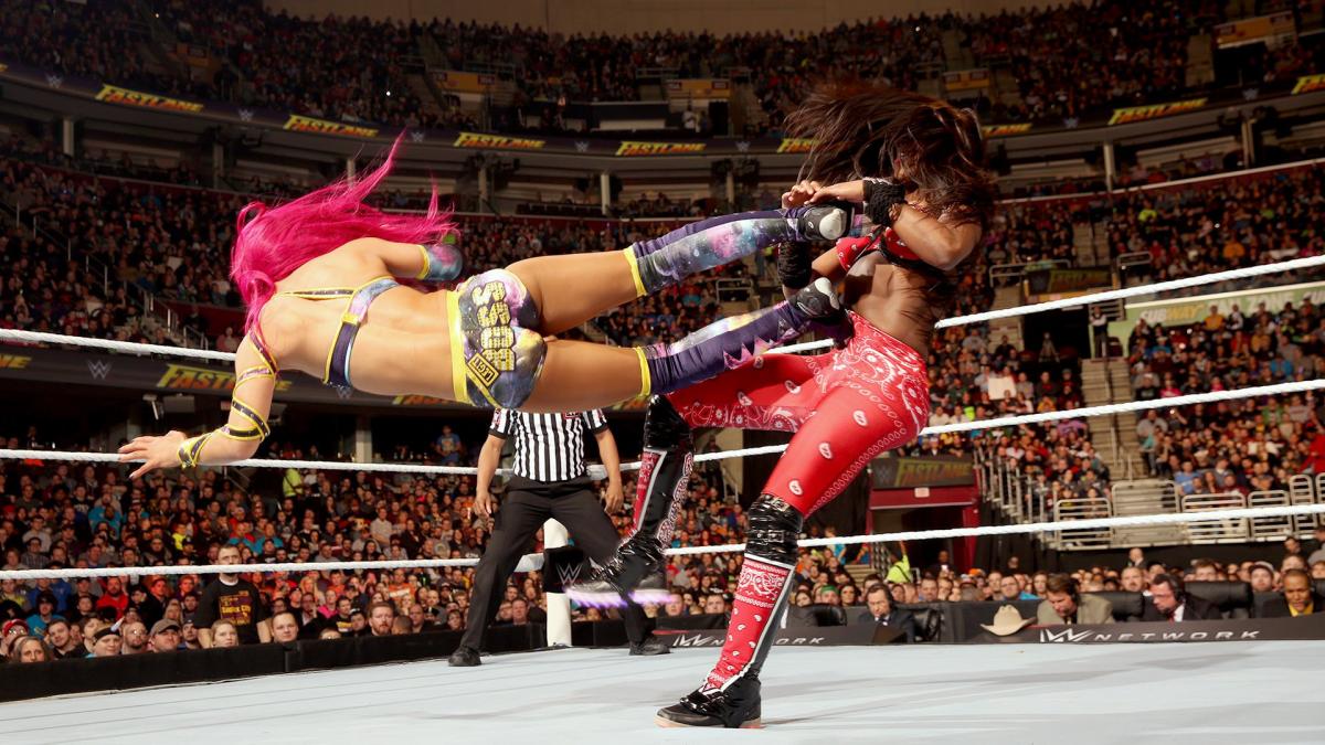45 - Sasha Banks & Becky Lynch vs Naomi & Tamina [Fastlane] [21/02/2016]1/4