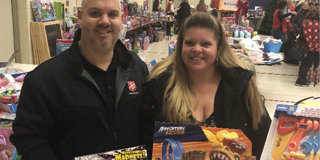 salvationarmy's tweet image. Answer: 233,000! 

Through your generosity, we are continuing to offer life-changing programs to ensure everyone has a Merry Christmas! #7DaysofThanks