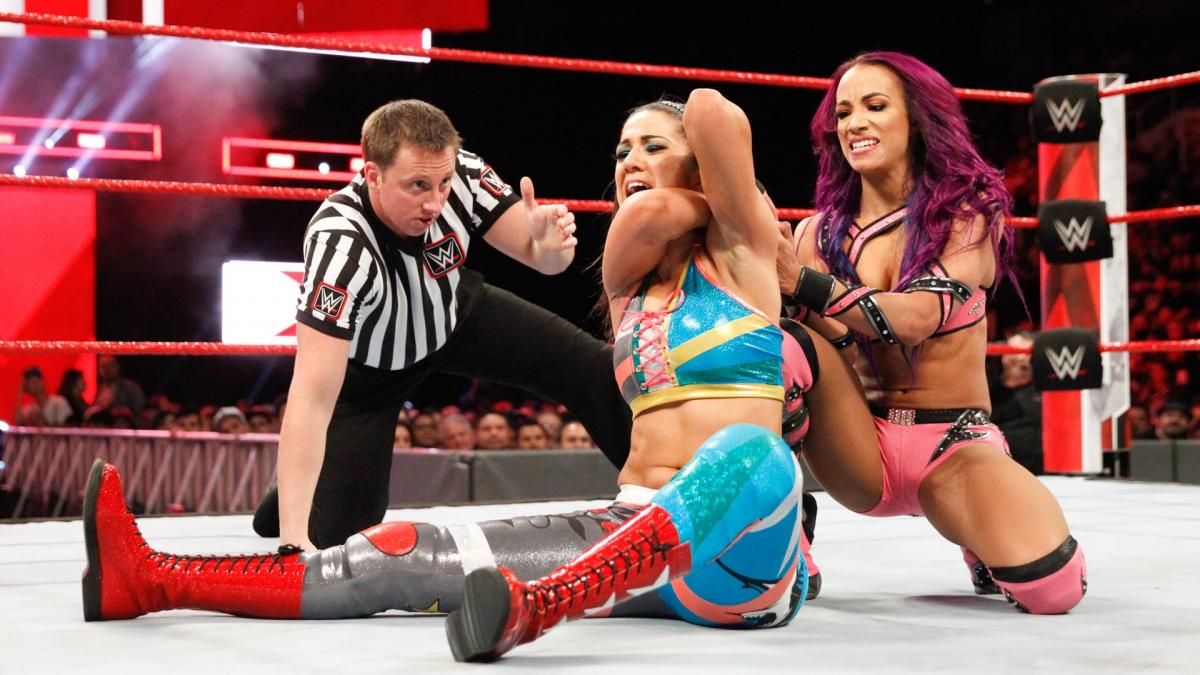 43 - Sasha Banks vs Bayley [Raw] [12/02/2018]1/2