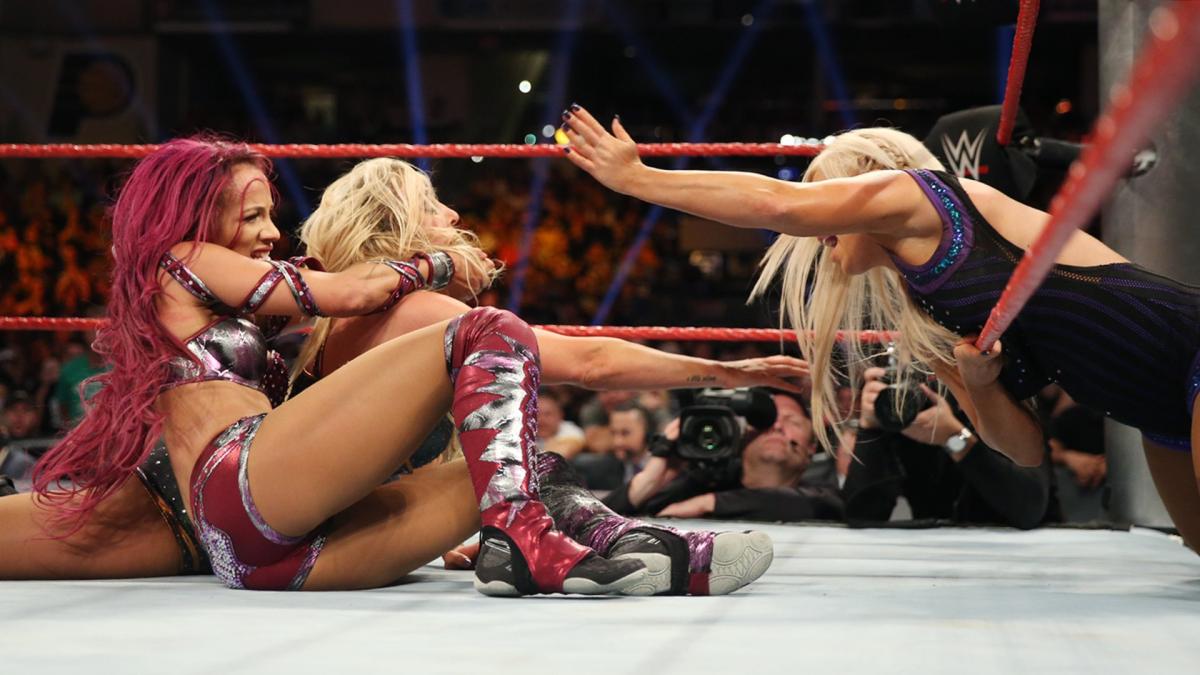 42 - Sasha Banks vs Charlotte Flair vs Bayley [Clash Of Champions] [25/09/2016]1/2