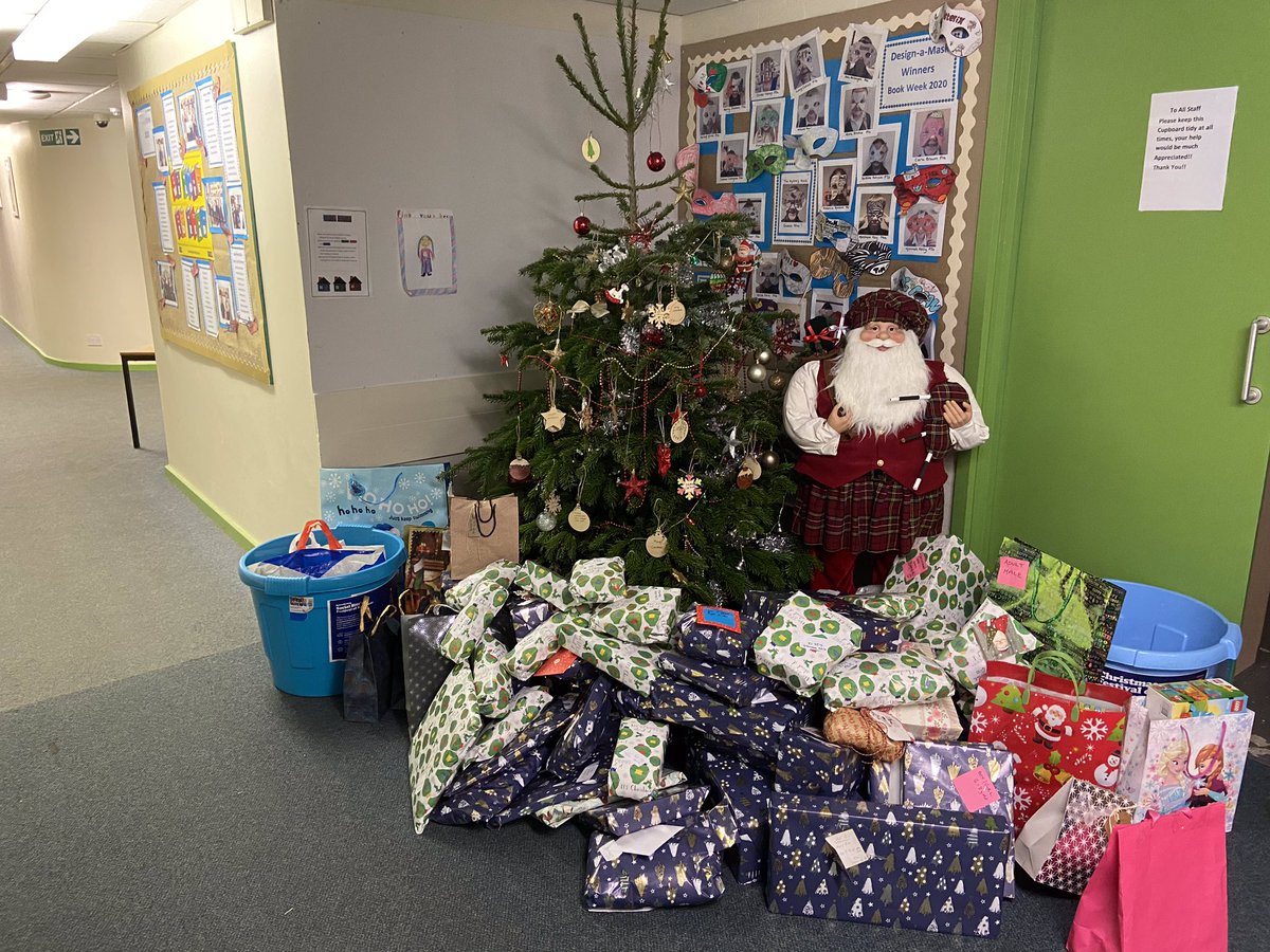 EastCraigsPS's tweet photo. Mrs Cann and Ms Allan delivered a huge number of parcels to @SocialBite_ today for their #festivalofkindness Thank you to all our EC families for your generosity. We felt overwhelmed watching the pile grow each day and thank you all. #treeofkindness πβ€οΈ https://t.co/hkkW9j9F8v