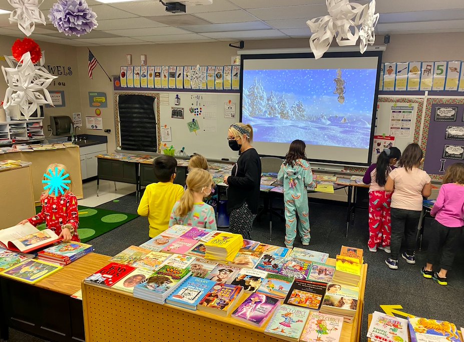 readingwelch's tweet photo. The Bluejacket-Flint Winter Wonderland Bookshop is open just in time for students to pick out a book to keep for winter break.  Thank you @donalynbooks &amp; @colbysharp for the inspiration. @512Tasha @BThunderbirds @SherylCantwell https://t.co/JdrfDlvoDt