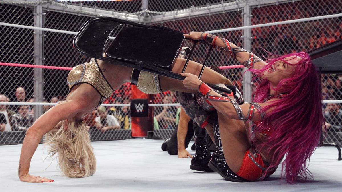 40 - Sasha Banks vs Charlotte Flair [Hell In A Cell] [30/10/2016]1/2