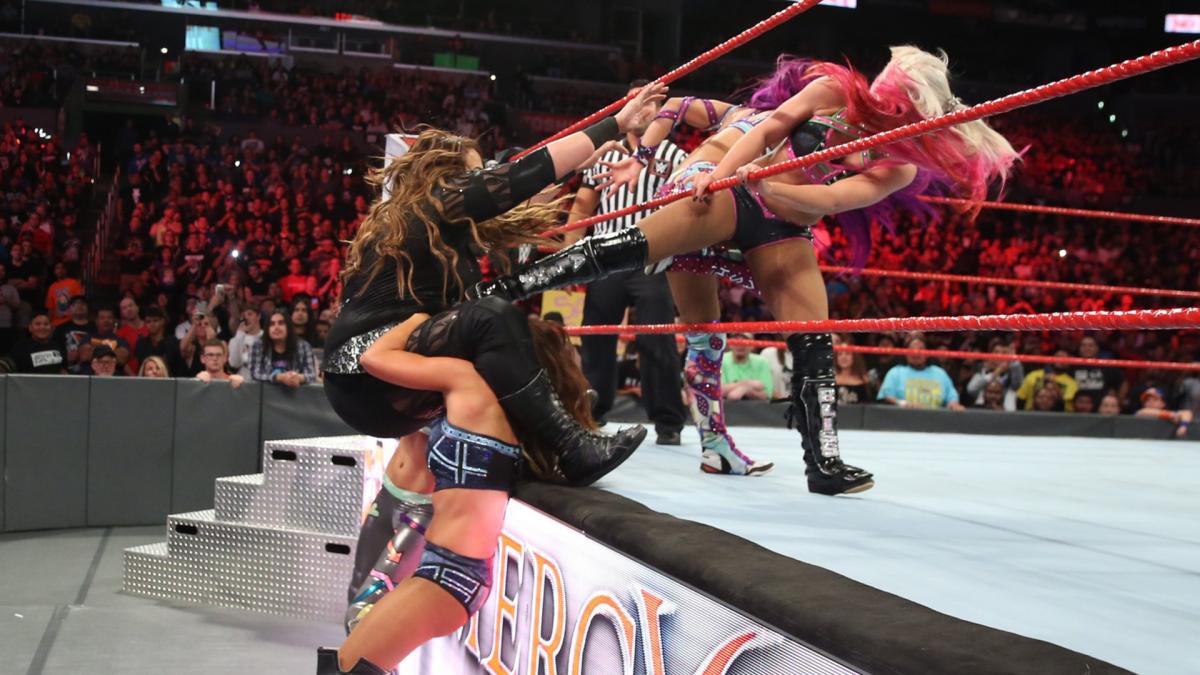 38 - Sasha Banks vs Alexa Bliss vs Nia Jax vs Bayley vs Emma [No Mercy] [24/09/2017]1/2