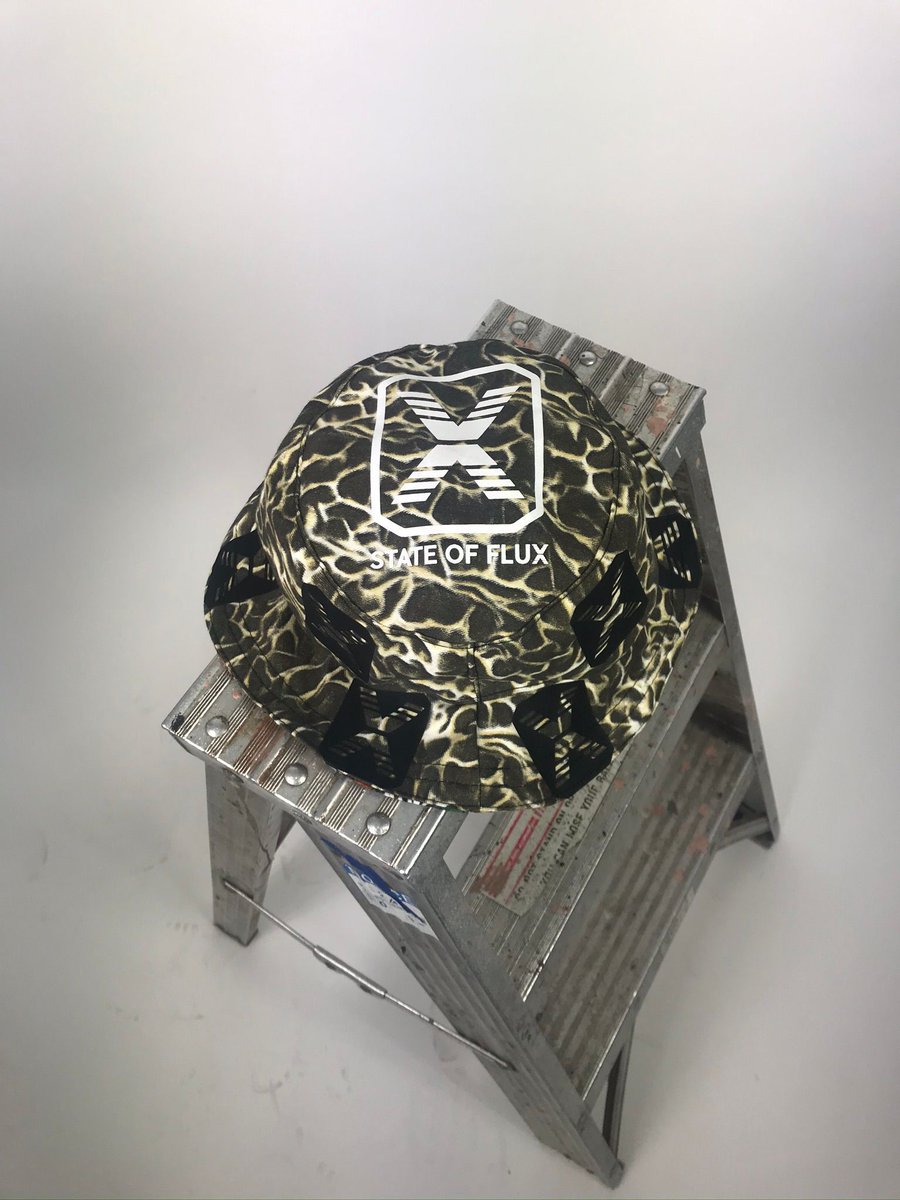 stateoffluxshop's tweet photo. 2️⃣ 1/3 of the State Of Flux Shop: Workshop 🧵🪡✂️ In this area of our shop, we construct the majority of the products for our in-house brand (State Of Flux). Our equipment includes sewing machines, chainstitch and embroidery machines, screen-printer and heat press machines. https://t.co/1um7wAhvEB