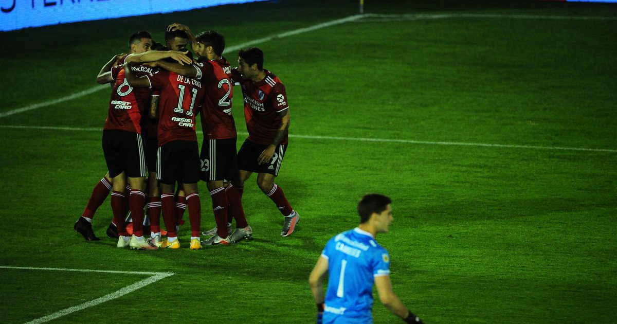goldmediacancha's tweet photo. #CopaDiegoMaradona | #ZonaCampeonatoA | 
Repaso día #Domingo

#Huracan 1-3 #River

PT
⚽ 27' Matias #Suárez (R)
⚽ 34' Nicolás #DeLaCruz (R)

ST
⚽ 20' Andres #Chavez -p- (H)
⚽ 38' Nicolás #DeLaCruz (R)
🔴 43' Paulo #Díaz (R) https://t.co/xQIaiJqRPT