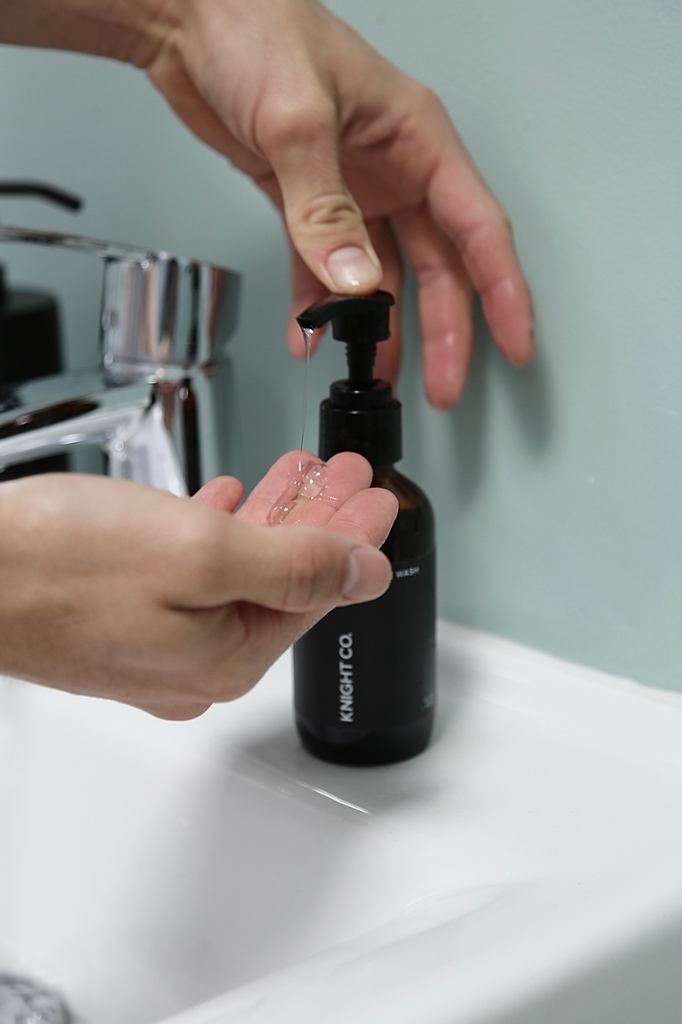 Knightdotco's tweet photo. Use one pump of our Daily Face wash morning, night and post-exercise.

KEY INGREDIENTS:
Aloe Vera 
Rose Hip
Sunflower Seed 
Jojoba Oil 
Apricot 
Carrot Seed
Olive

Available now, link in bio. https://t.co/dccJll4x4y