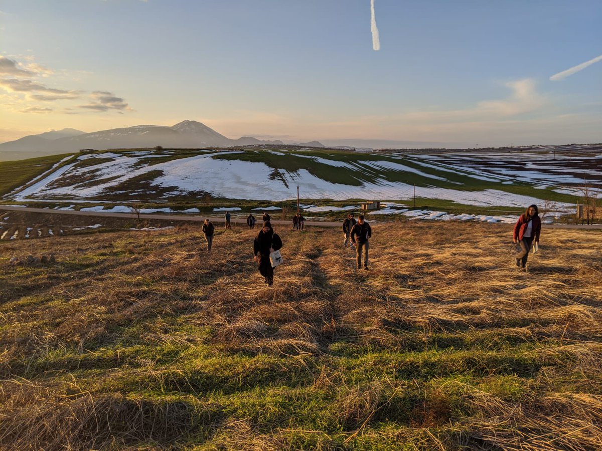 Nearby, the hill marking ancient Eutresis offers a great vantage point to see snow covering the Boeotian Plain and the surrounding mountain ranges!Described as notoriously hot & sunny during Hetty Goldman’s  @Harvard excavations 100 years ago, winter offers something different!