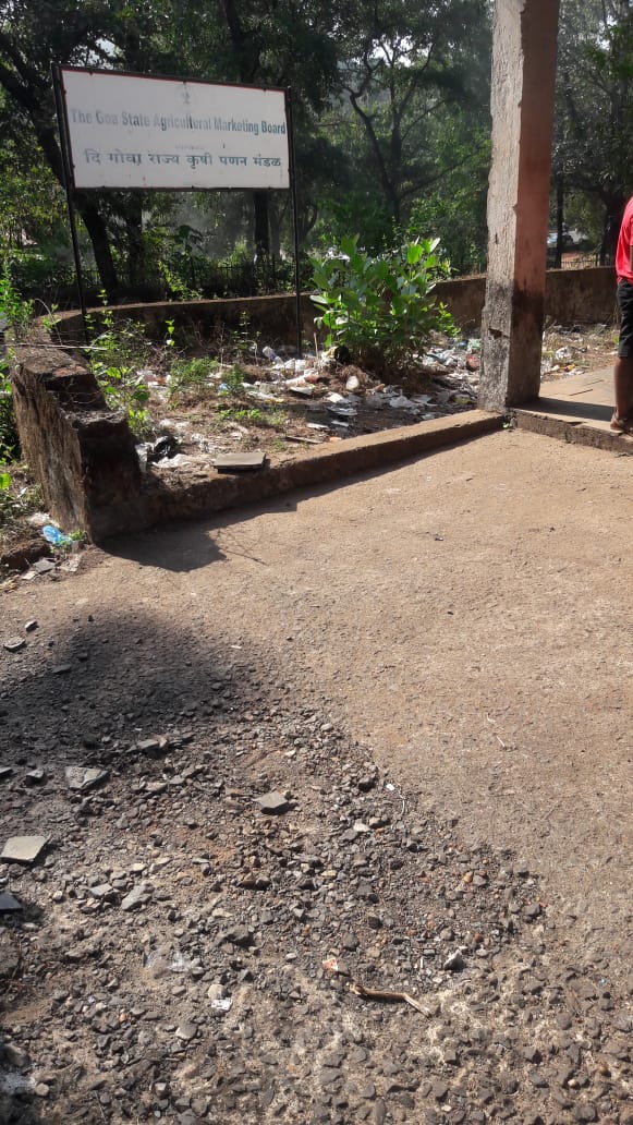 GPNewsMedia24's tweet image. #GarbageCampaign
Thanks to Ganpat V. Gaonkar for This Photos of Garbage Zone near Agriculture Marketing Board, Valpoi Sattari 

If you Come Across any Such Garbage Zone, Click the Best Photo of Dirtiest Garbage &amp;amp; Whatsapp on 950-345-71-74 along with Your Name and Location