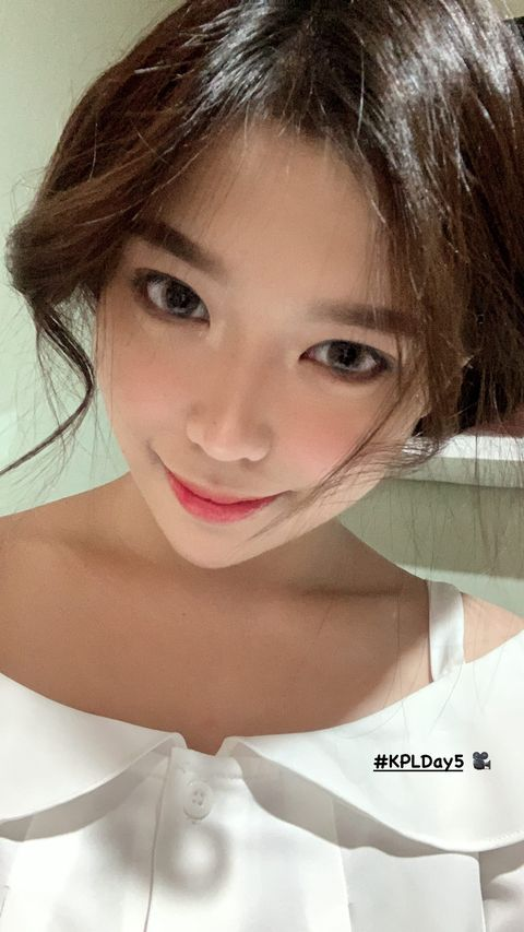 GalaxZtars's tweet photo. There are a lot of beautiful pictures of Carlyn because of hrt newest project
#zstars #zgirls #zboys #galaxz
#OnceImThere
#ItsChristmas
@zpop_official
 @carlyncabel https://t.co/GatLzD7Kf2