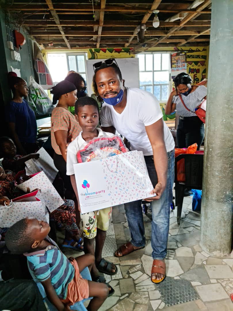 khanfoundationn's tweet photo. 20 of our students were privileged to be a part of the annual @thebloomstory Christmas party. In view of the Covid restrictions set by the government the team launched the “mobile Santa initiative” which ensured that beneficiaries received their gifts in their respective homes https://t.co/gLd7wj9blj