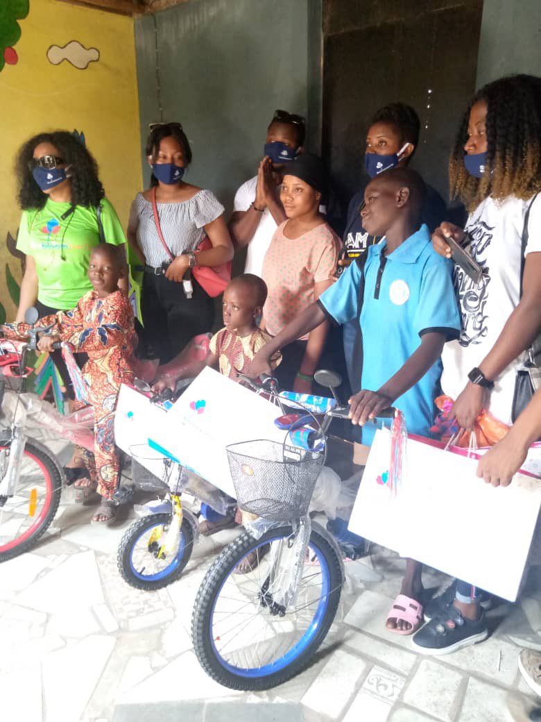 khanfoundationn's tweet photo. 20 of our students were privileged to be a part of the annual @thebloomstory Christmas party. In view of the Covid restrictions set by the government the team launched the “mobile Santa initiative” which ensured that beneficiaries received their gifts in their respective homes https://t.co/gLd7wj9blj