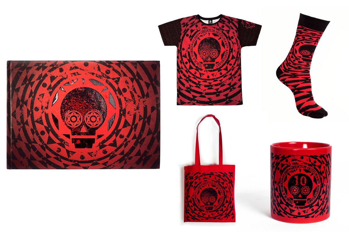 TequilaWorks's tweet image. What will you find?
A beautiful line of exclusive limited merchandise to celebrate our past 10th Anniversary.

· Artbook, 346 pages of pure love.
· Tshirt and socks, wear them on special ocassions!
· Mug, level up your energy and your charisma.
· Totebag, how useful!