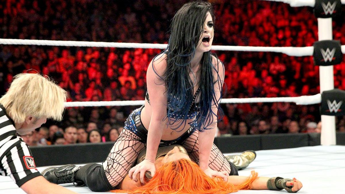 35 - Sasha Banks vs Paige vs Becky Lynch vs Brie Bella [Raw] [02/11/2015]1/2
