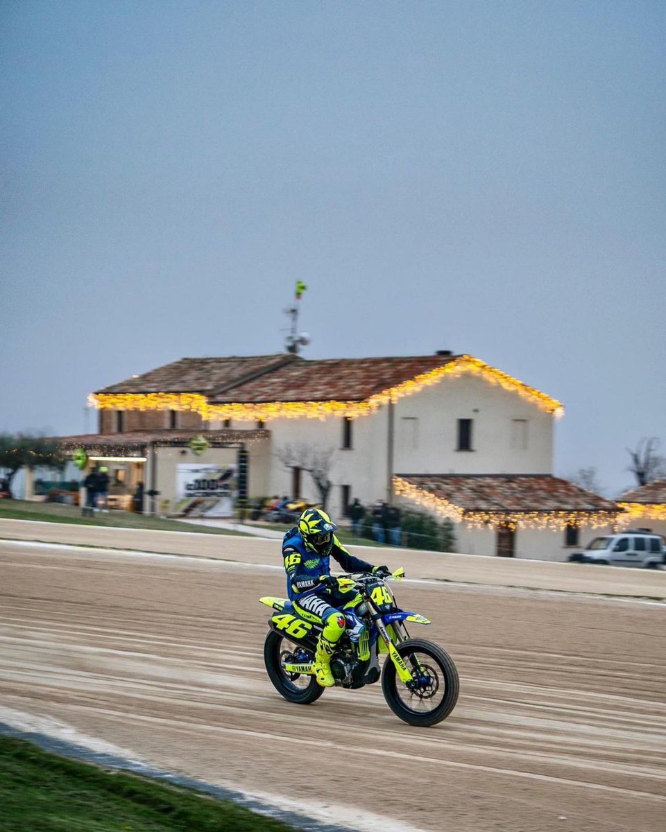 ValeYellow46's tweet photo. Il Natale è più magico al Ranch 
@VRRidersAcademy 
📸 @camilss https://t.co/U58Iw5vDsB