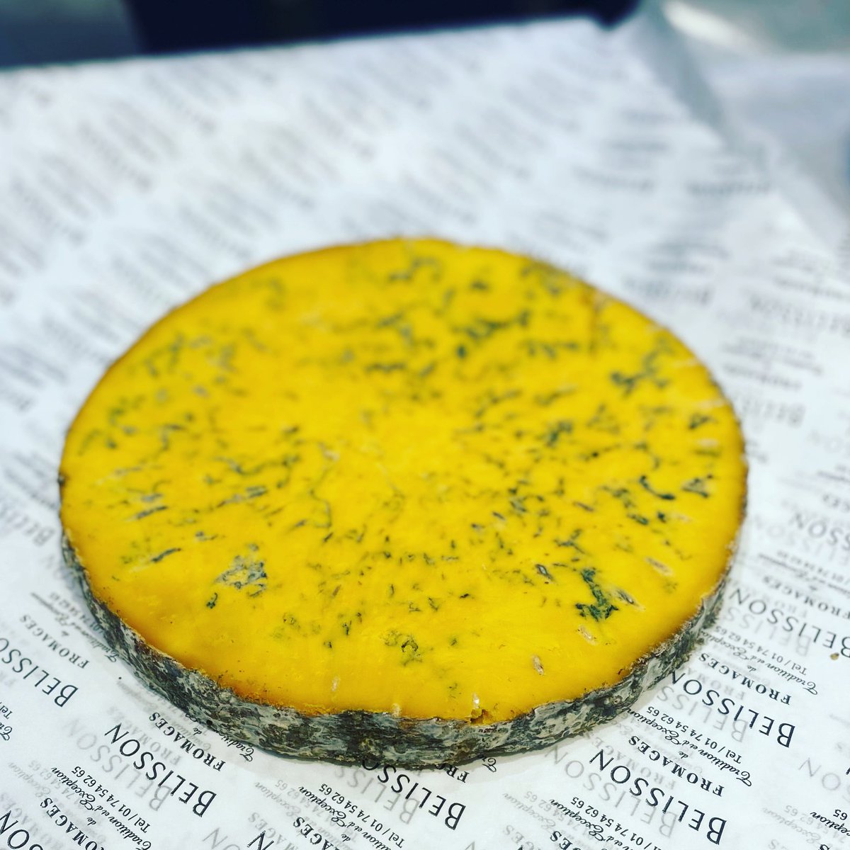belissonclichy's tweet photo. Une belle tranche de Shropshire blue.
Un soleil ☀️ sur un plateau de fêtes.
🥰🤤🤤 #shropshire #blue #cheese #fromage #clichy #belisson https://t.co/Sp7TQyJKNw