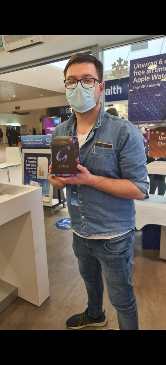 Well done to our Guru Sam for helping a customer today with a different enquiry about the customers phone! #ThinkSmartThinkSam #Christmas <a href="/lindasfjones/">Linda Jones</a> <a href="/EbyPatel/">Ebrahim Patel</a> @PeaksShopping