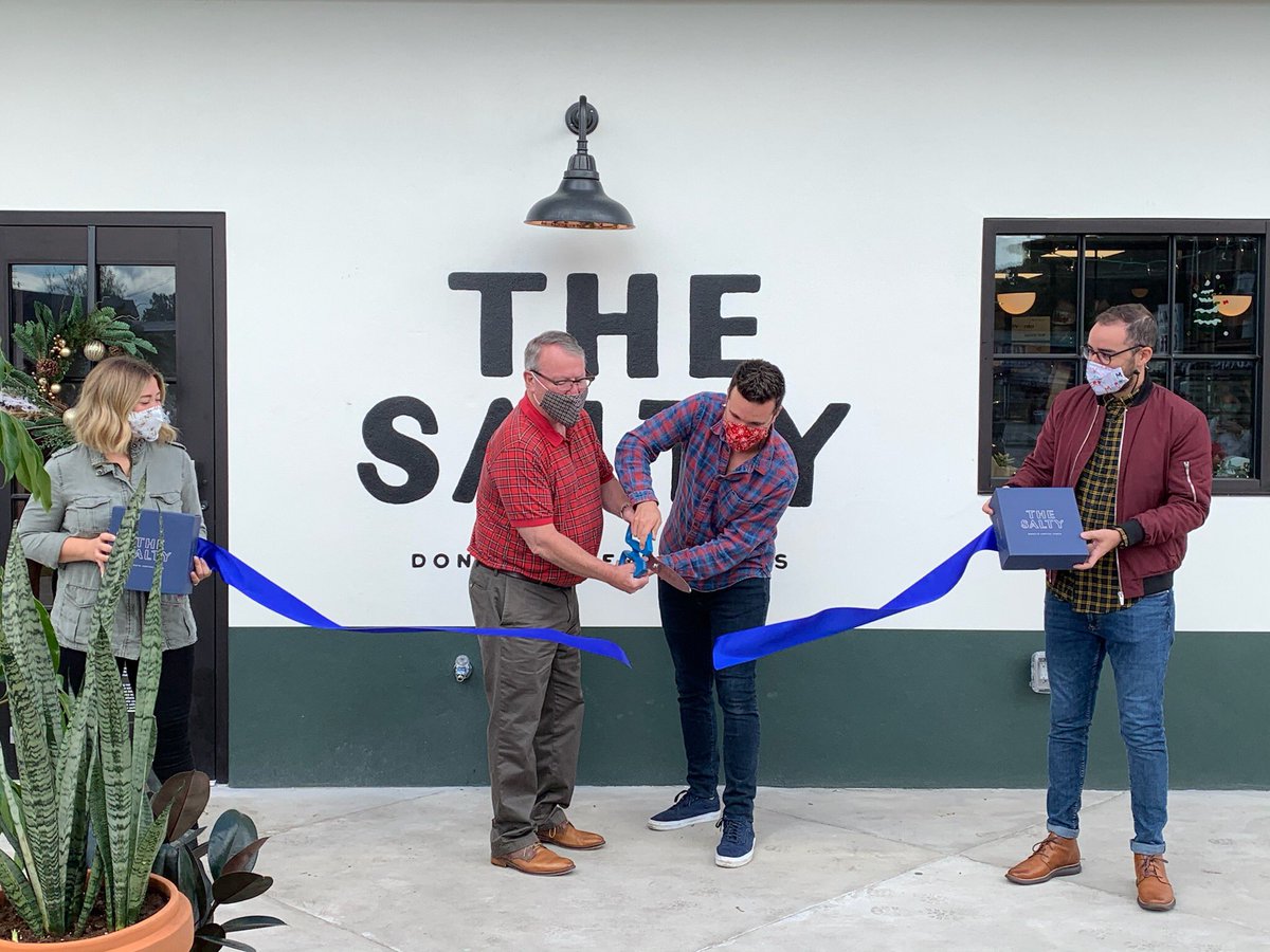 orlandomayor's tweet photo. Our Orlando Main Streets districts continue to attract new businesses that are keeping neighborhoods and our city vibrant. Today I had a sweet time officially welcoming @TheSaltyDonut to @HelloAPGD. https://t.co/QunGk3xrTH