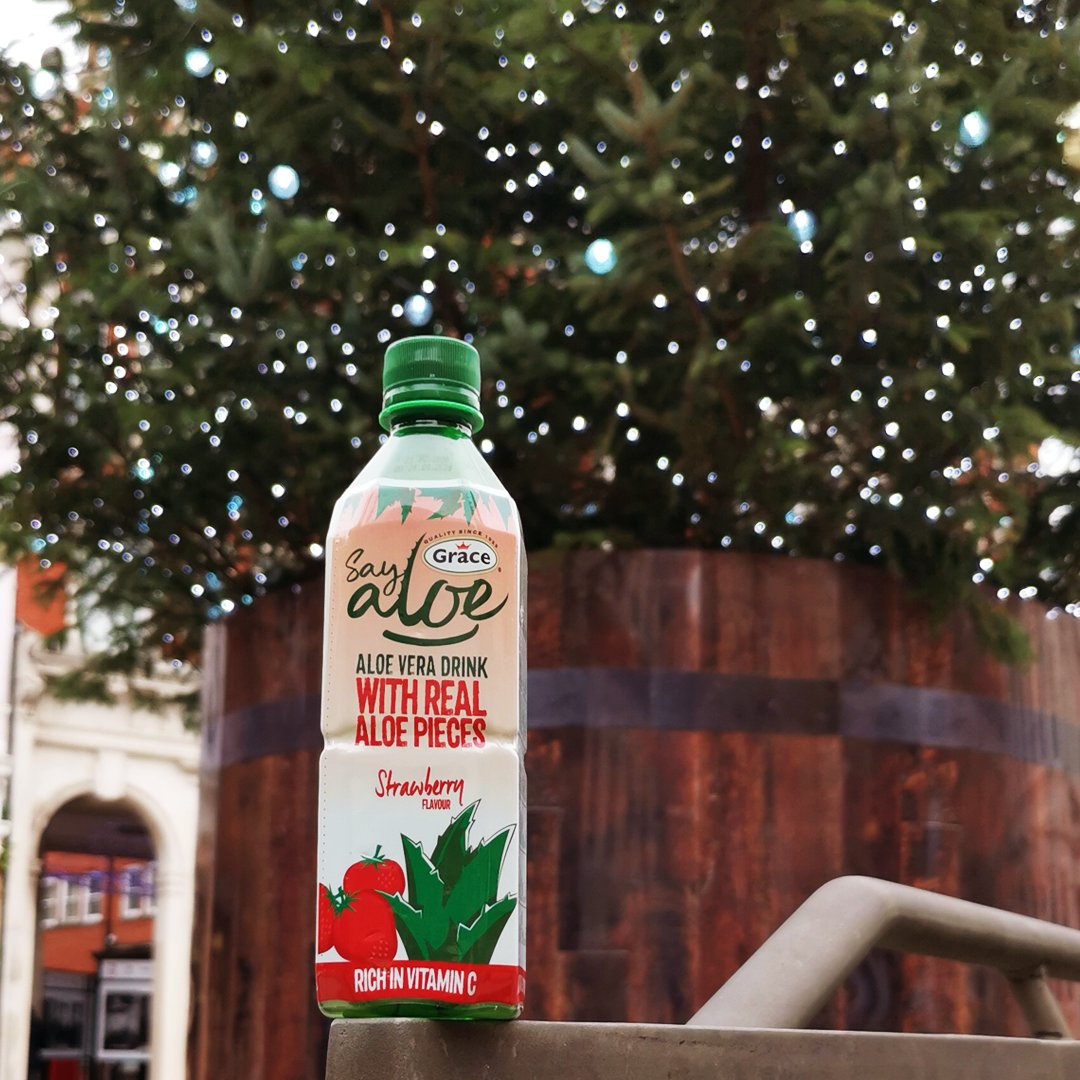 GraceSayAloe's tweet photo. Who doesn't love fairy lights, am I right? 🥺✨
#SayAloe #FairlyLights #RusticChristmasTree https://t.co/CSMdAdxob5
