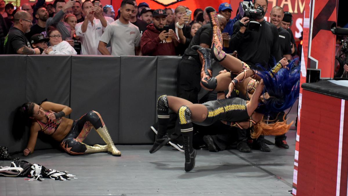 32 - Sasha Banks & Bayley vs Charlotte Flair & Becky Lynch [Raw] [09/09/2019]1/2