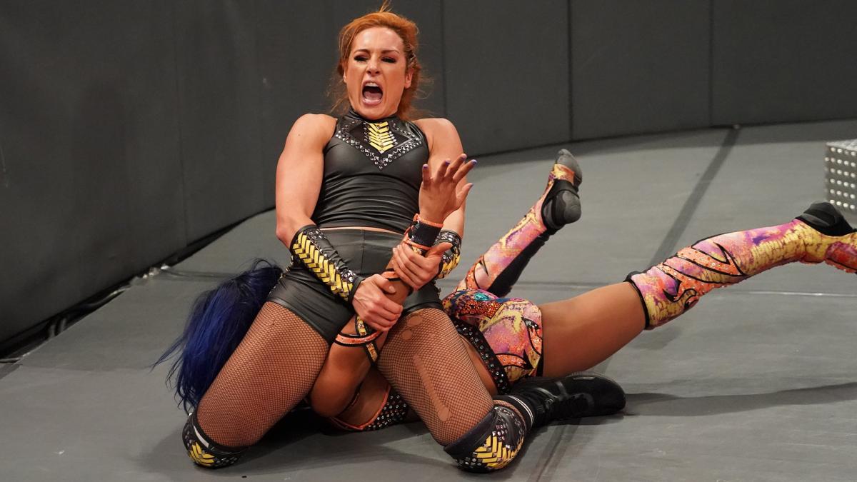 32 - Sasha Banks & Bayley vs Charlotte Flair & Becky Lynch [Raw] [09/09/2019]1/2